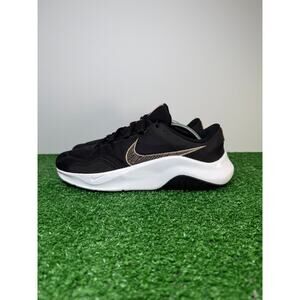 Nike legends Essentials 3NN P Womens FB7150 001 SZ 10.5